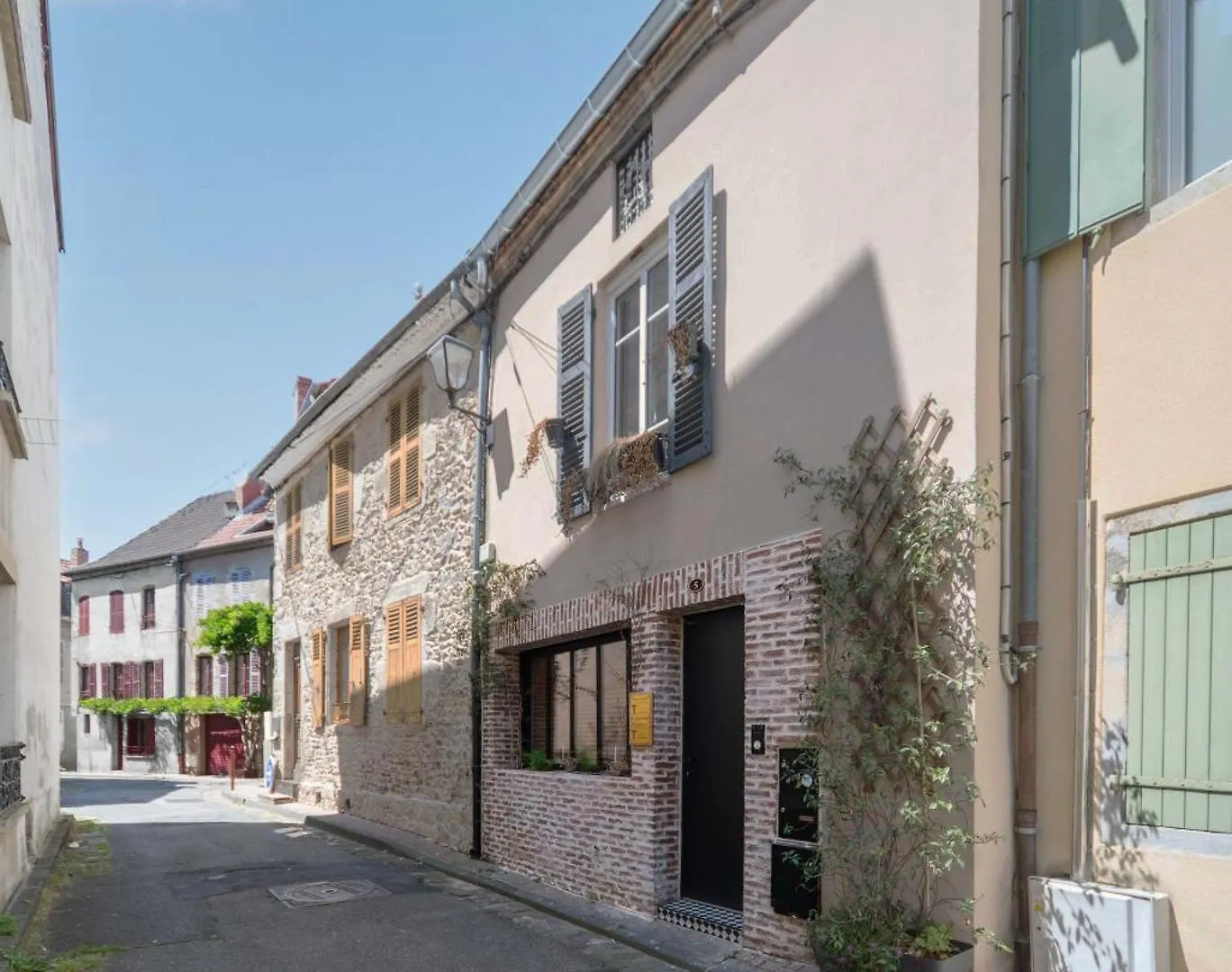 Holiday home Grande Maison Cusset - Maison De Ville - 3 Chambres