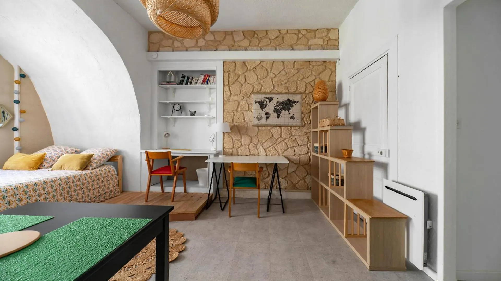 Grande Maison Cusset - Maison De Ville - 3 Chambres 0*,